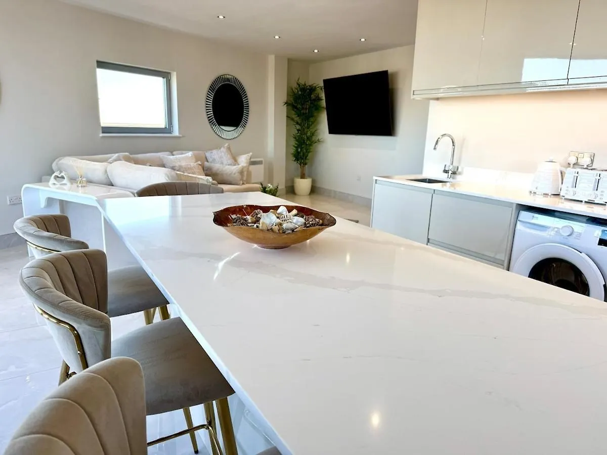 Cardiff Skyline Penthouse Apartment Free Parking Sleeps 8