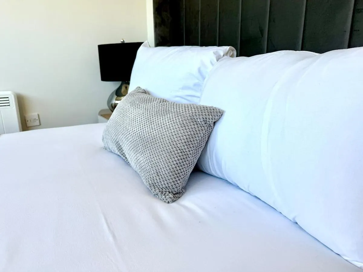 Cardiff Skyline Penthouse Apartment Free Parking Sleeps 8 0*,  Regno Unito