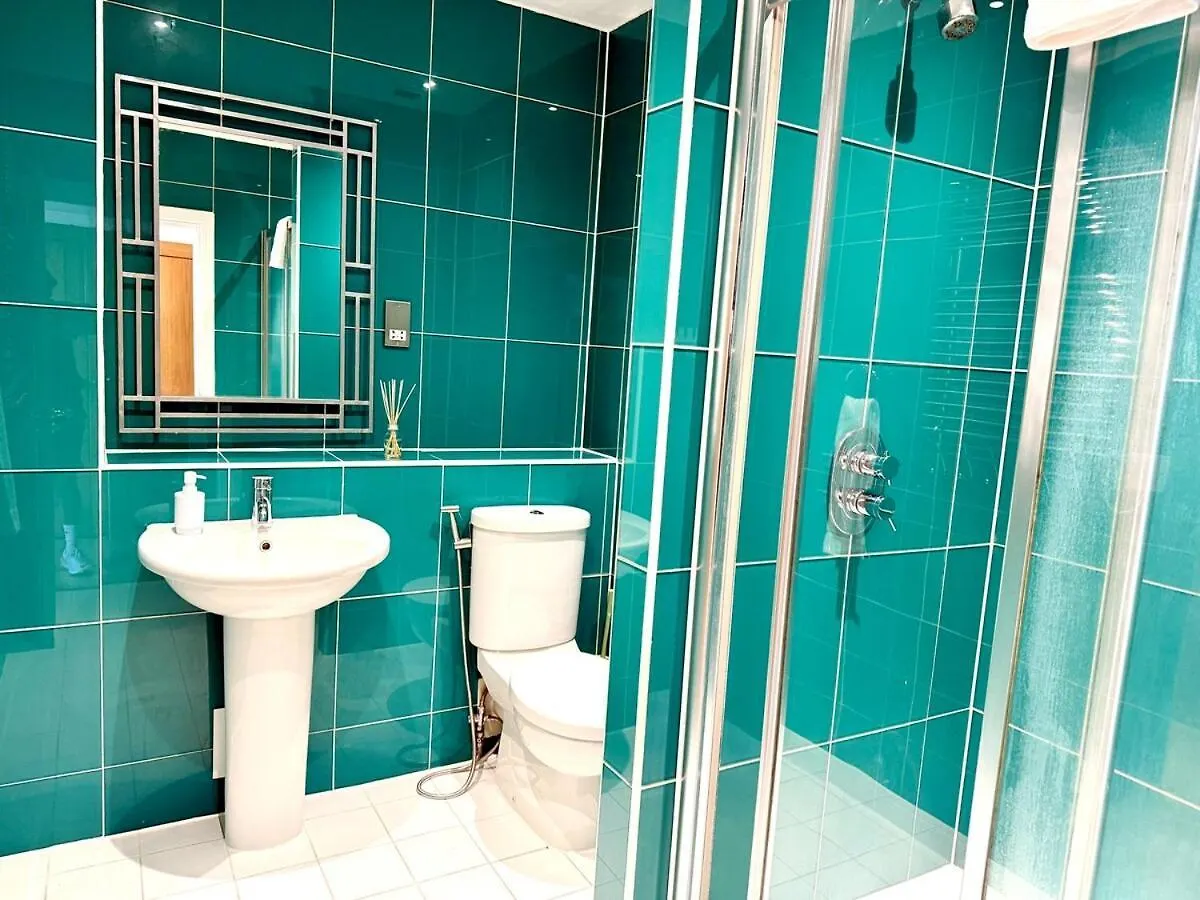 Cardiff Skyline Penthouse Apartment Free Parking Sleeps 8 0*,  Regno Unito