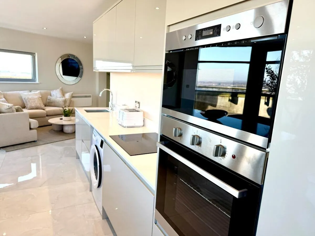Cardiff Skyline Penthouse Apartment Free Parking Sleeps 8