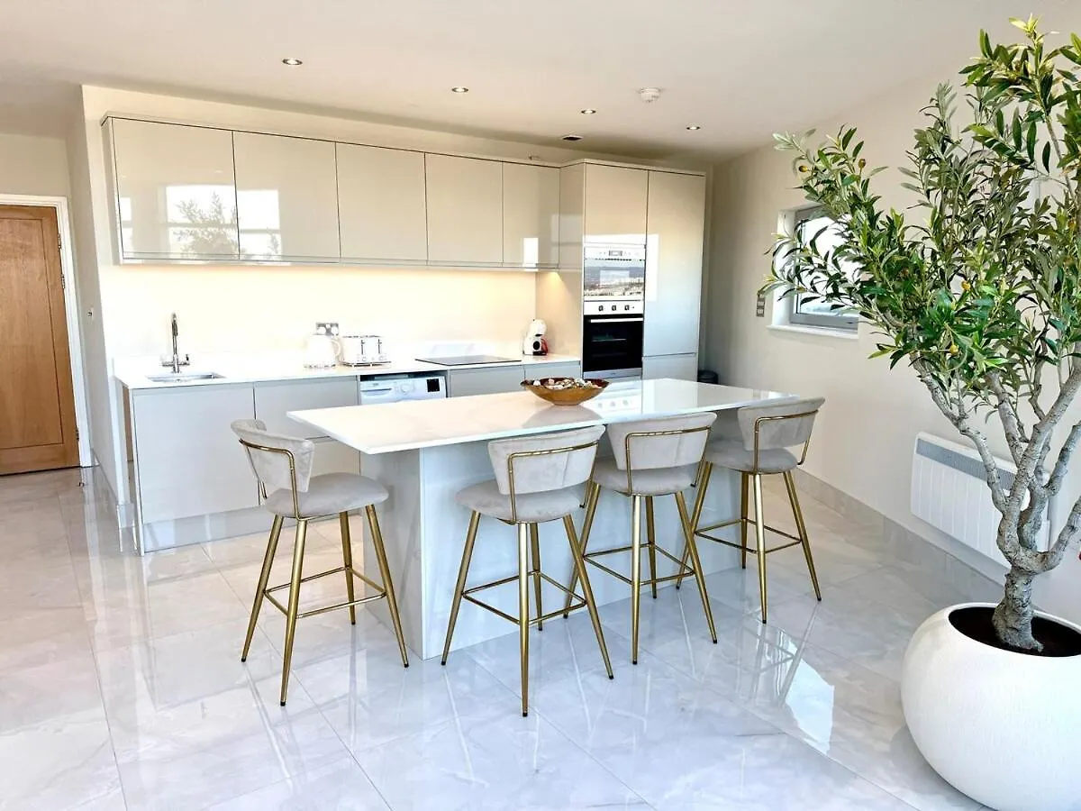 Cardiff Skyline Penthouse Apartment Free Parking Sleeps 8 0*,  Regno Unito