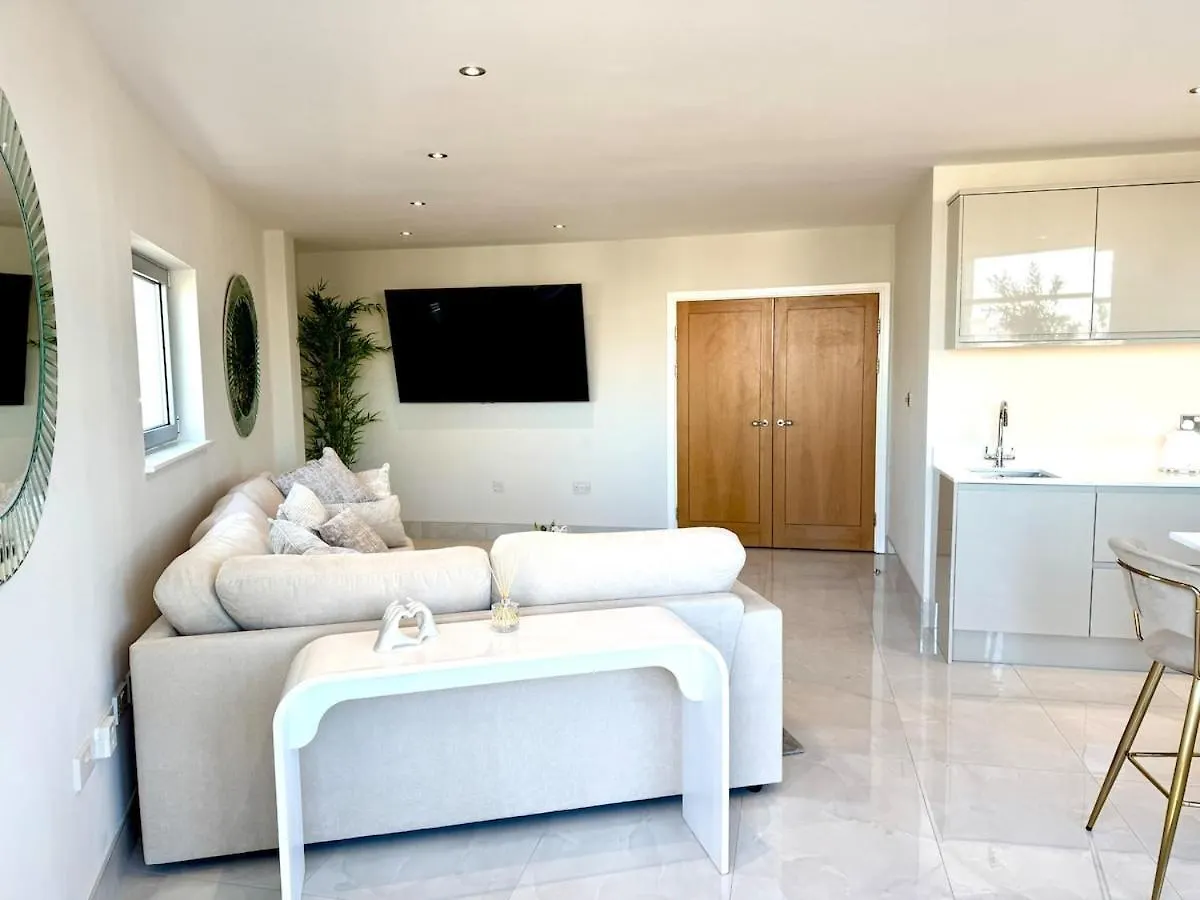 Cardiff Skyline Penthouse Apartment Free Parking Sleeps 8