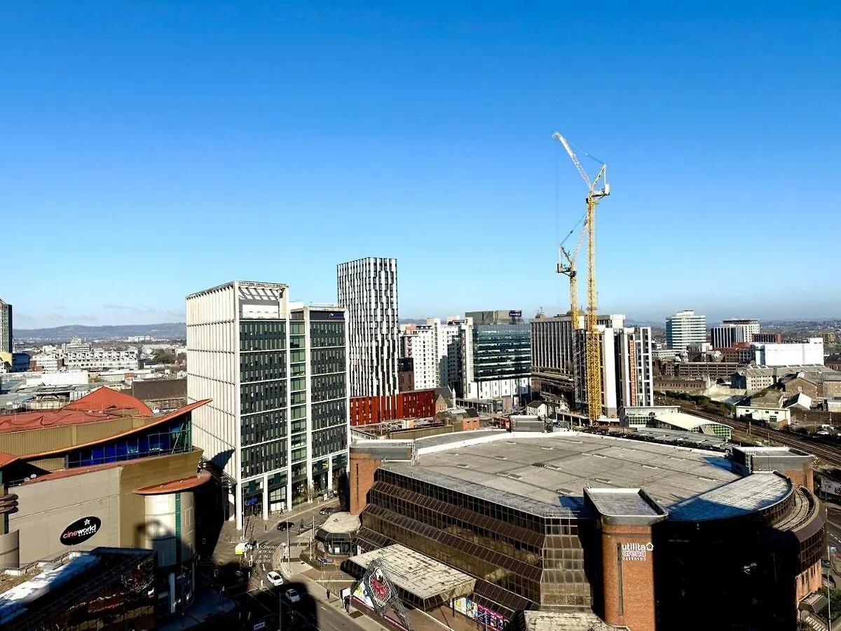 Cardiff Skyline Penthouse Apartment Free Parking Sleeps 8